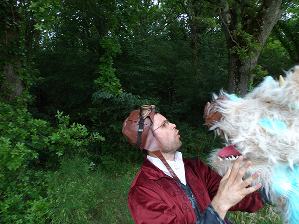 "Rhagan" déambulation avec acteur et marionnette